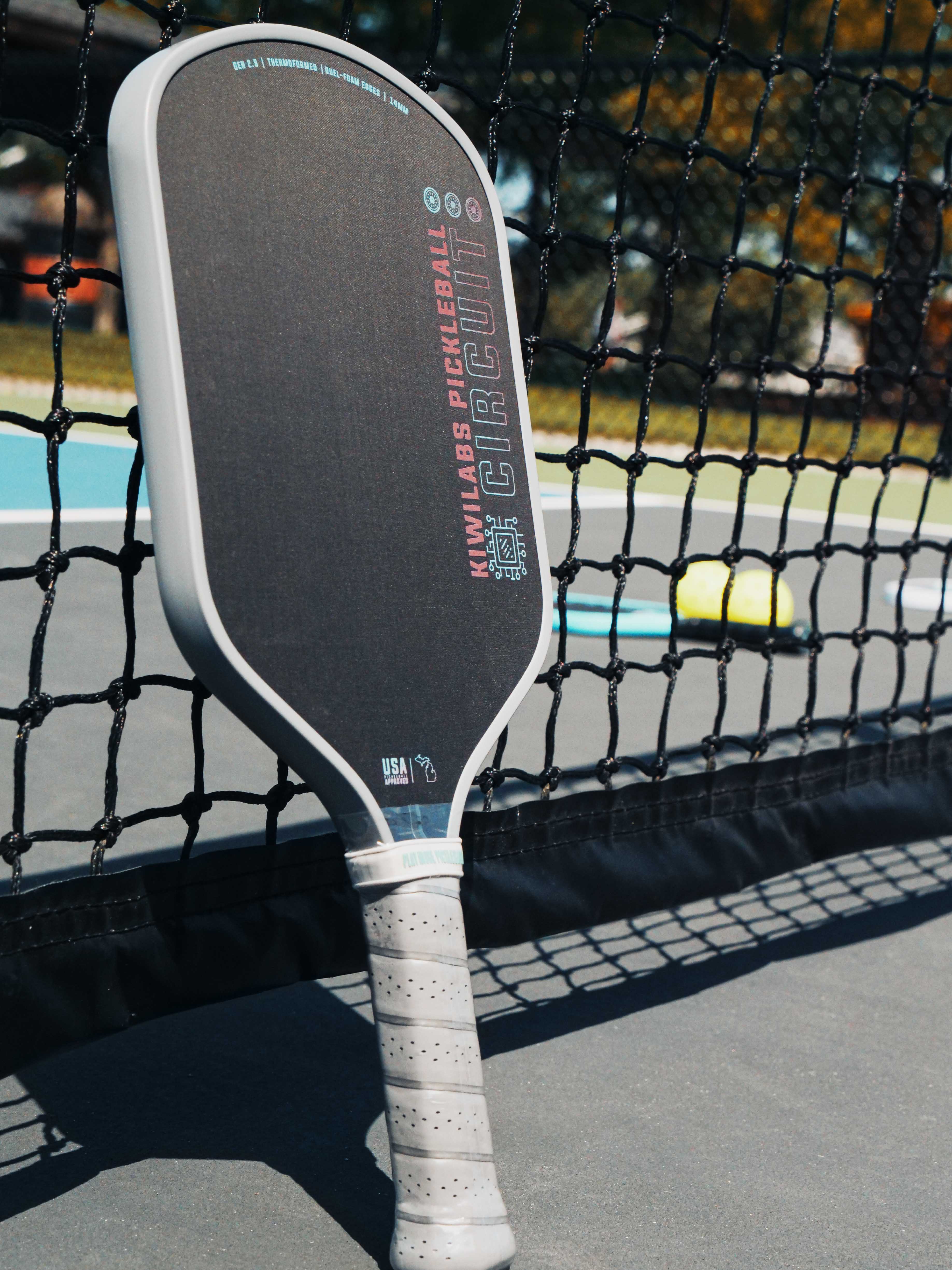 Circuit Dual-Foam Pickleball Paddle From KiwiLabs Pickleball | t700 Thermoformed Carbon Fiber - Image 6