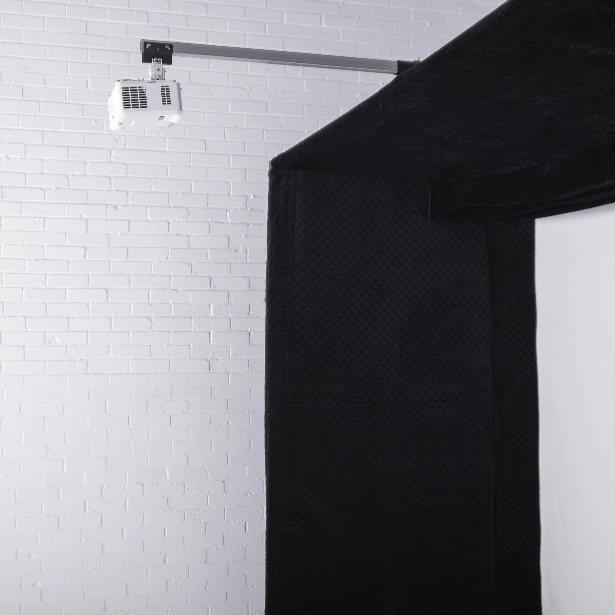 GolfBays Lux Golf Simulator Hitting Enclosure - Image 4