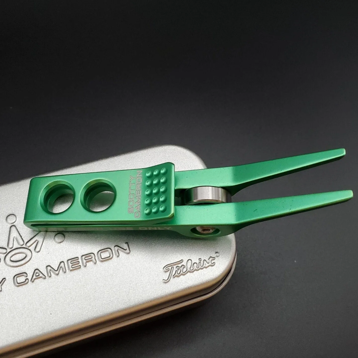 Scotty Cameron 2025 "For Tour Use Only" Irish Green Roller Pivot Tool - Image 2