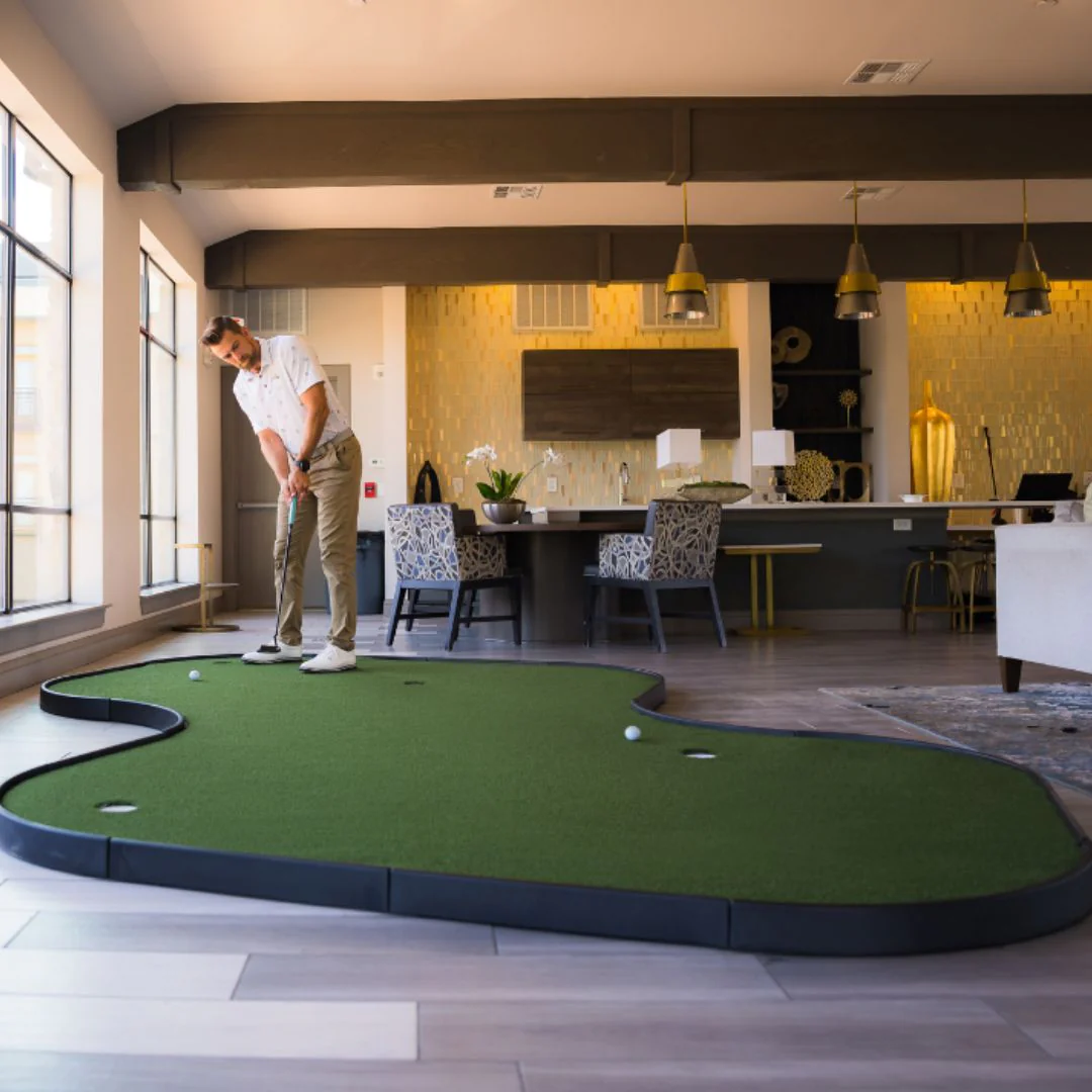 SIGPRO Double Break Putting Green - Image 3