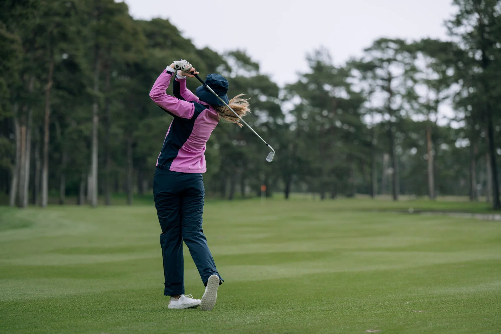 Women's Links Stretch Rain Jacket - Image 30